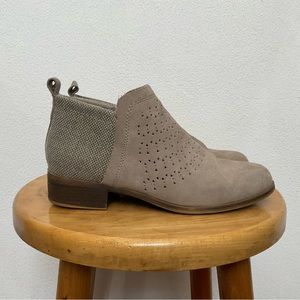 Toms Taupe Laser Cut Rustic Ankle Booties  Size 6.5 Fall Western Casual Basic
